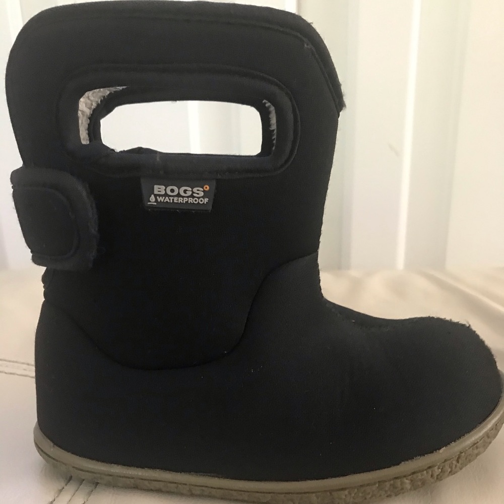BOGS - WATERPROOF - TODDLER SZ 8 - BLACK